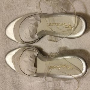 NWOT Clear open toe sandals w silver